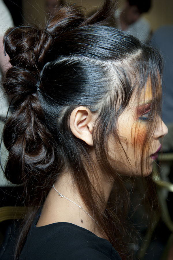 beautynews  Westwood Final Look Side Mαλλιά, Άνοιξη Καλοκαίρι 2012: Sam McKnight και Pantene Pro V.