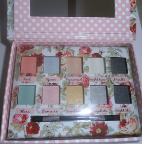 eyeshadow-palette-open1