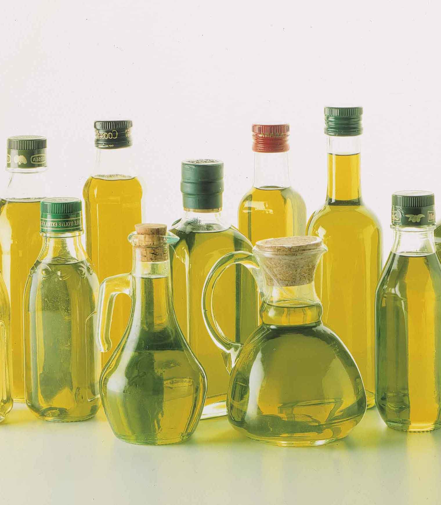 Растительные масла цвет. Растительное масло. Бутылка для масла. Оливковое масло. Масло растительное с оливковым.