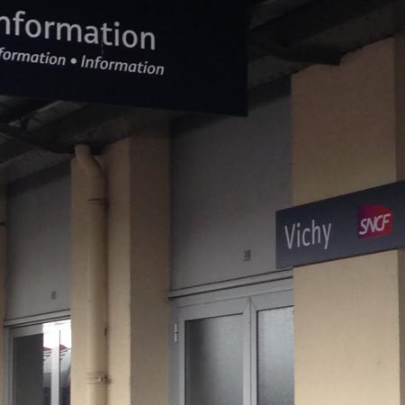 vichy-station-arrival